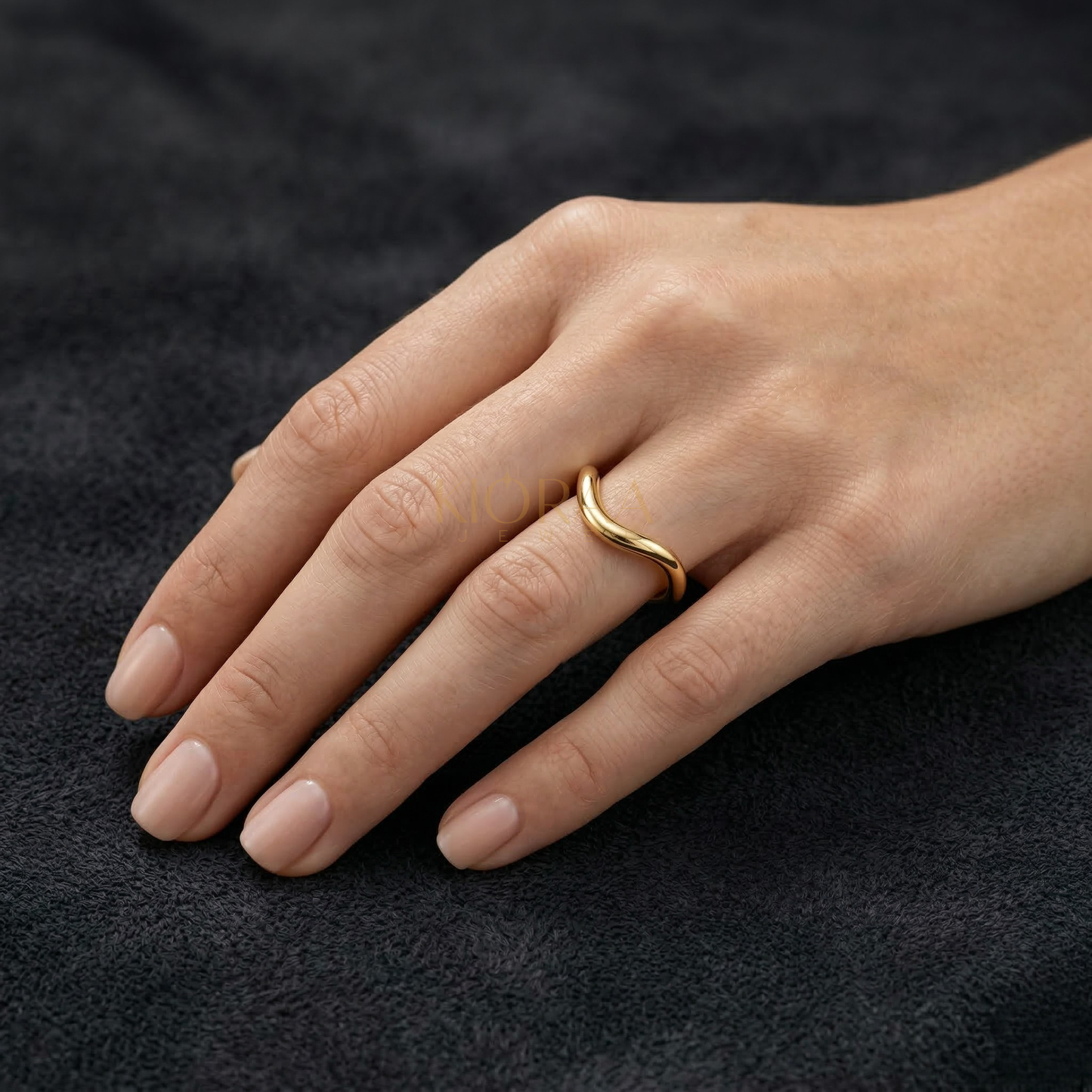 Curve Chevron Wedding Band