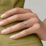 Emerald Eternal Curve Solitaire Engagement Ring, thumbnail 8