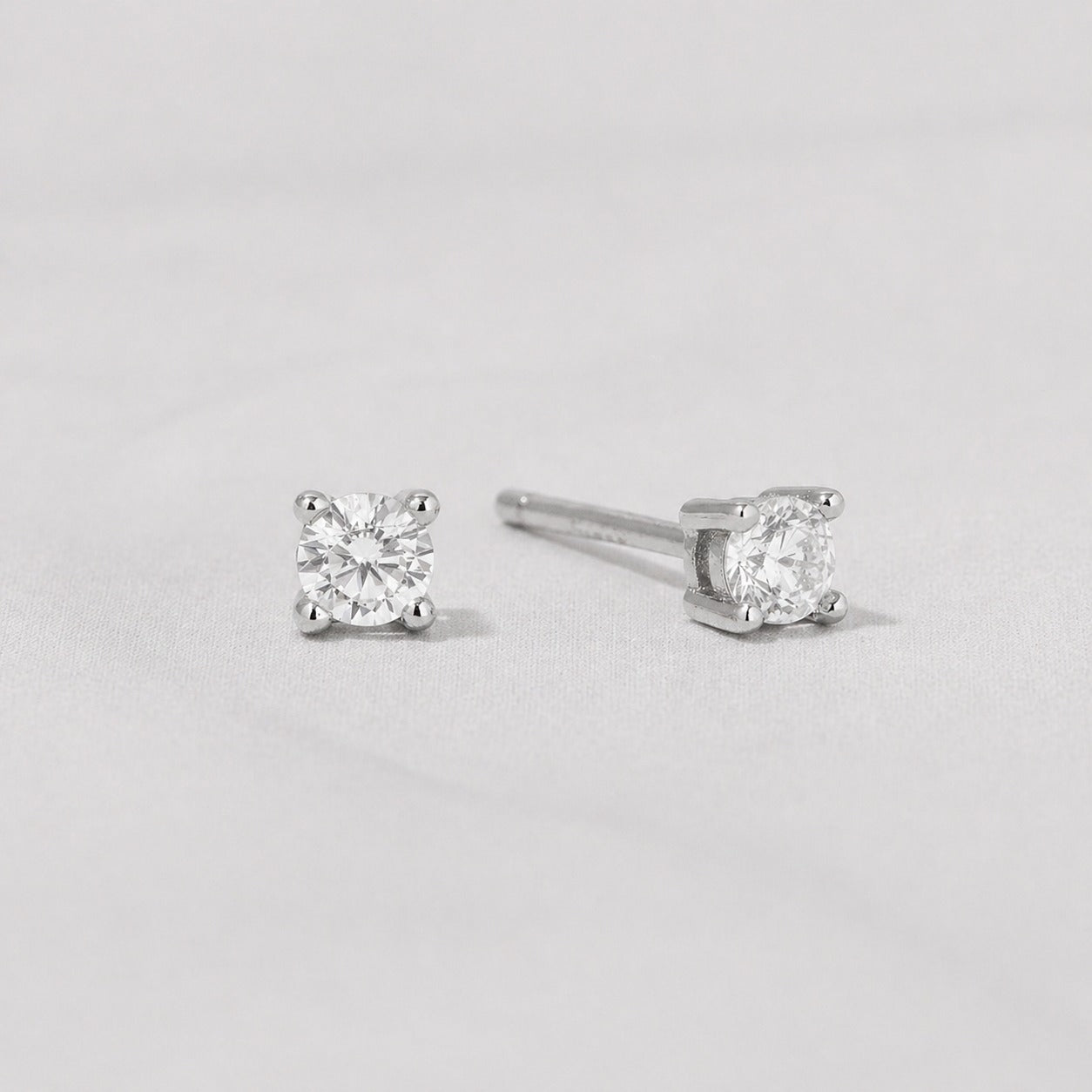 Three Prong Tiny Round Stud
